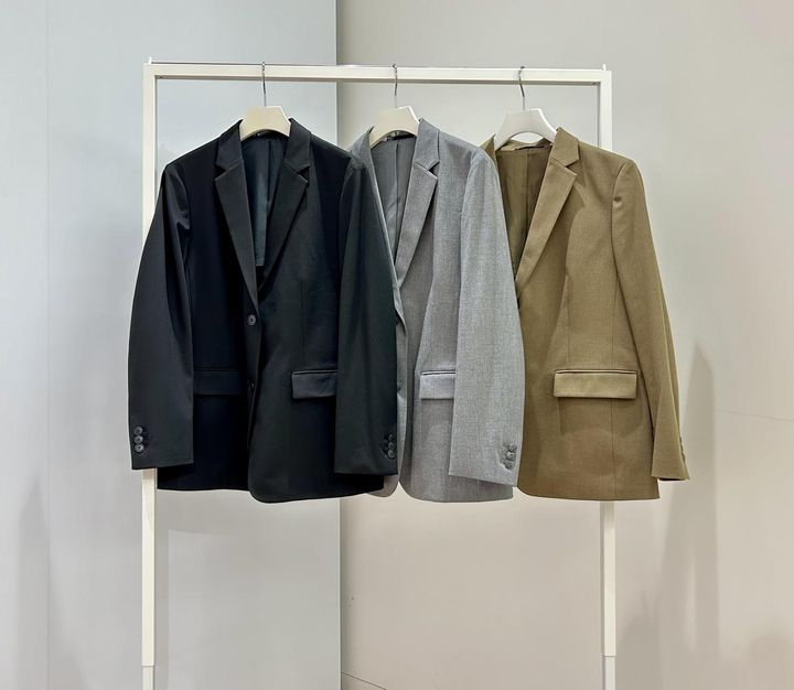 画像: 【UNIQLO】テーラードジャケット/リラックスフィット各¥6,990 www.uniqlo.com