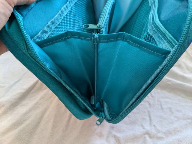 ガバッと開くポーチ