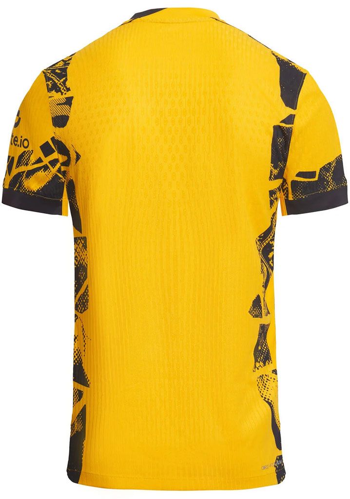 インテル、女子チームを称える新ユニフォームを発表！大胆デザインは「懐かしき90年代ユニ」の復活