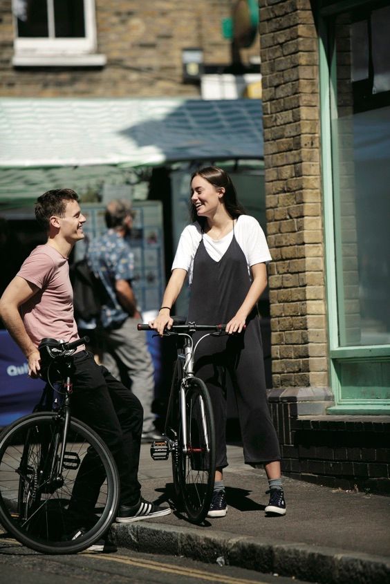 9月なのに暑い日はカラーだけ秋ぽいのがオススメ【ロンドンガールの一週間コーデ】