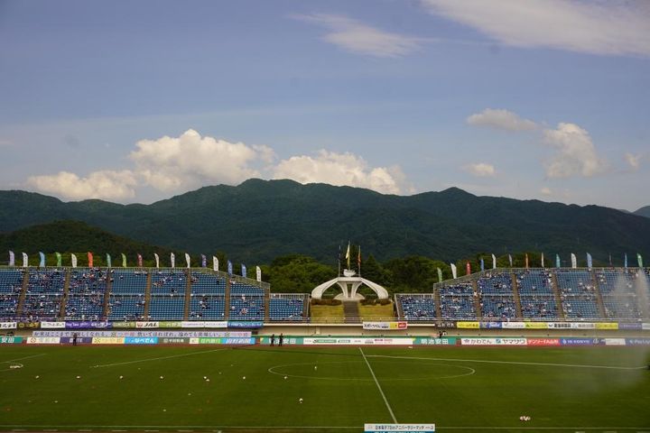 Jリーグも絶賛する山と調和したNDソフトスタジアム山形！奥羽山脈を一望できる絶景写真を厳選公開