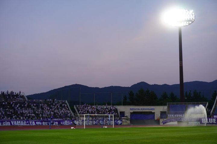 Jリーグも絶賛する山と調和したNDソフトスタジアム山形！奥羽山脈を一望できる絶景写真を厳選公開