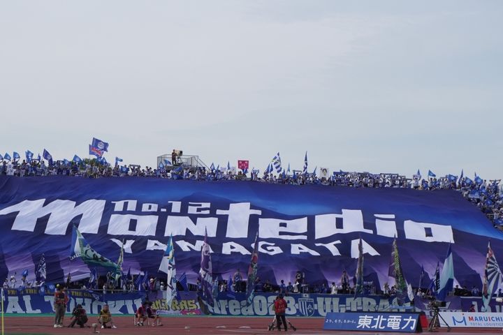 Jリーグも絶賛する山と調和したNDソフトスタジアム山形！奥羽山脈を一望できる絶景写真を厳選公開