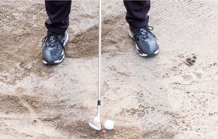 ピンが遠いバンカーで簡単に寄せるコツ！アドレスが超重要だった