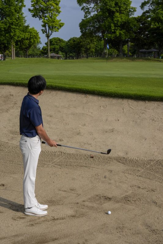 ピンが遠いバンカーで簡単に寄せるコツ！アドレスが超重要だった