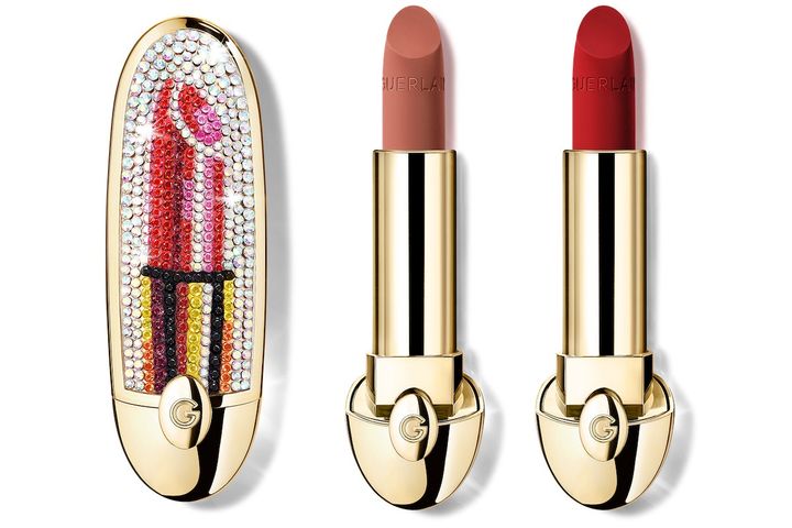 〈左から〉ルージュ ジェ ケース アンブラス モワ ! ￥6,050 ルージュ ジェ ラグジュリアス ヴェルヴェット 207、同 980 各￥5,170（すべて10月1日よりゲラン公式オンラインブティック先行、10月15日より全国限定発売）