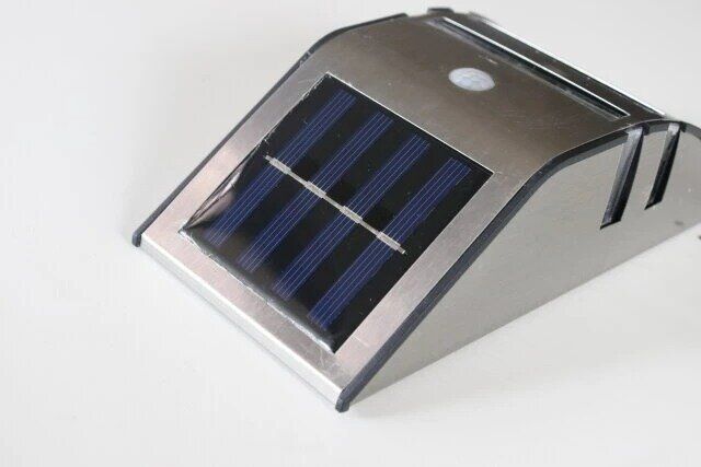 ダイソー ソーラーセンサーライト