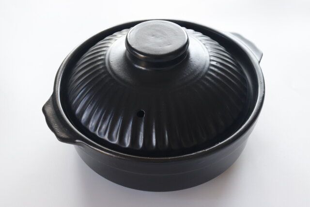 ダイソー 土鍋（19cm、ブラック） デザイン