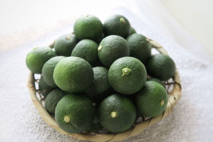 すだちはビタミンC豊富！添えてるだけじゃもったいない！