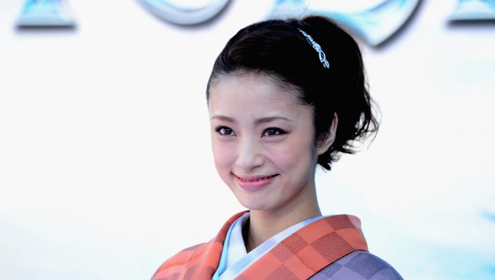 トイレから出てくる上戸彩さんを出待ちして…吉田麻也、長友佑都の結婚式での秘話を明かす