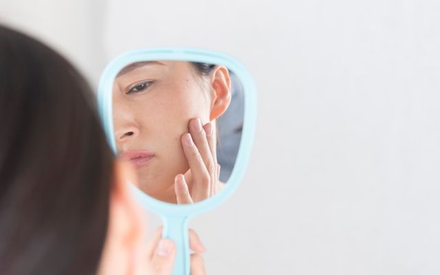 肌が気になる女性