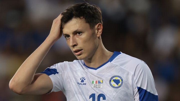 父の祖国に代表変更した選手、代表永久追放で父親とも絶縁…「もはや息子ではない」「父は男ではない」