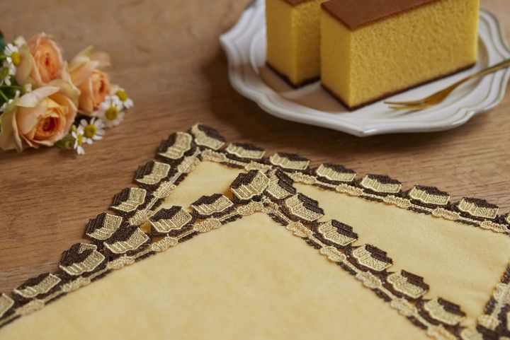 「福砂屋×近沢レース店 コラボハンカチ/カステラ」 1980円