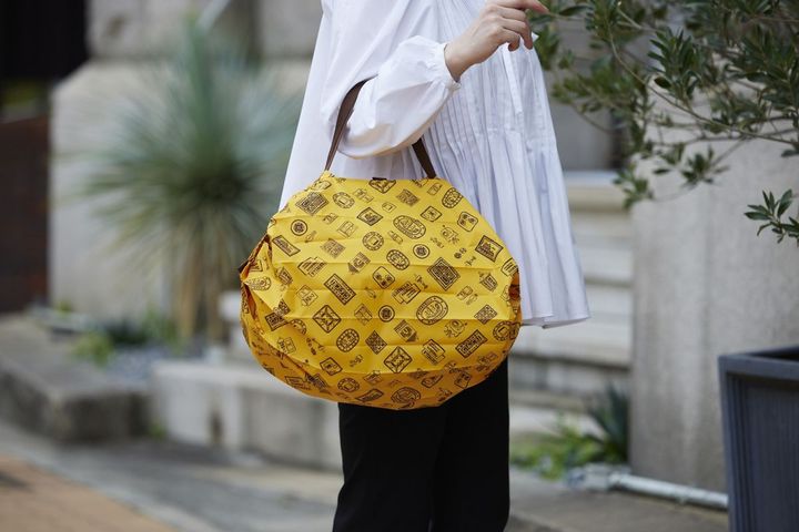 「福砂屋オリジナルデザイン/ SupattoコンパクトバッグM」 2750円