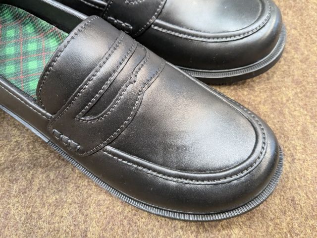 黒のローファー