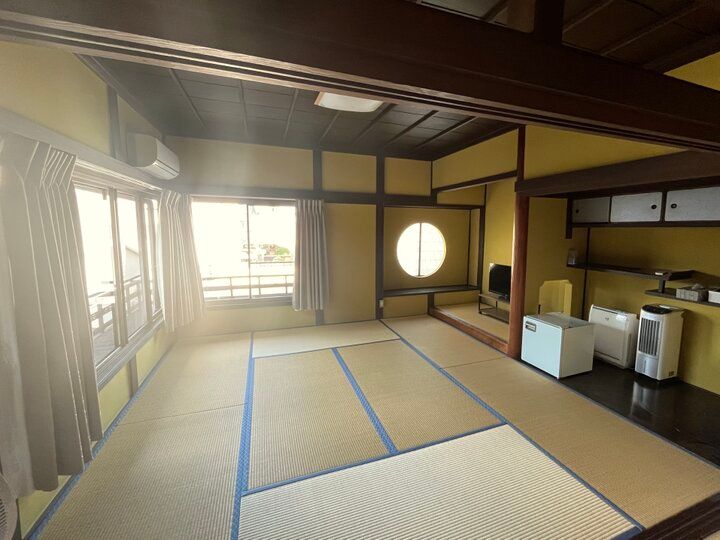 昭和レトロな雰囲気がすてき♪商家をリノベーションした1日1組限定のゲストハウス「AKAHIGE丸亀」 