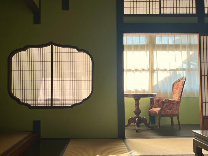 昭和レトロな雰囲気がすてき♪商家をリノベーションした1日1組限定のゲストハウス「AKAHIGE丸亀」 