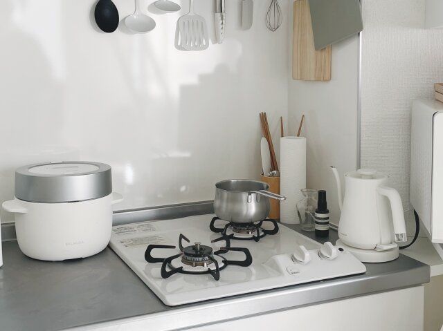 BALMUDA the Pot（電気ケトル） BALMUDA the Gohan（炊飯器） コンロの近くに置く