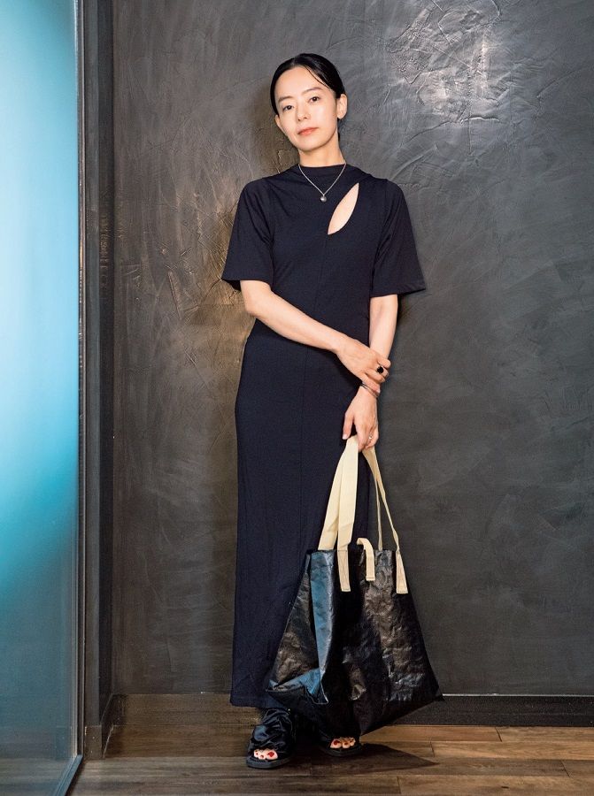 DAWNのカップ付きワンピースのコーデ 佐藤果林さん