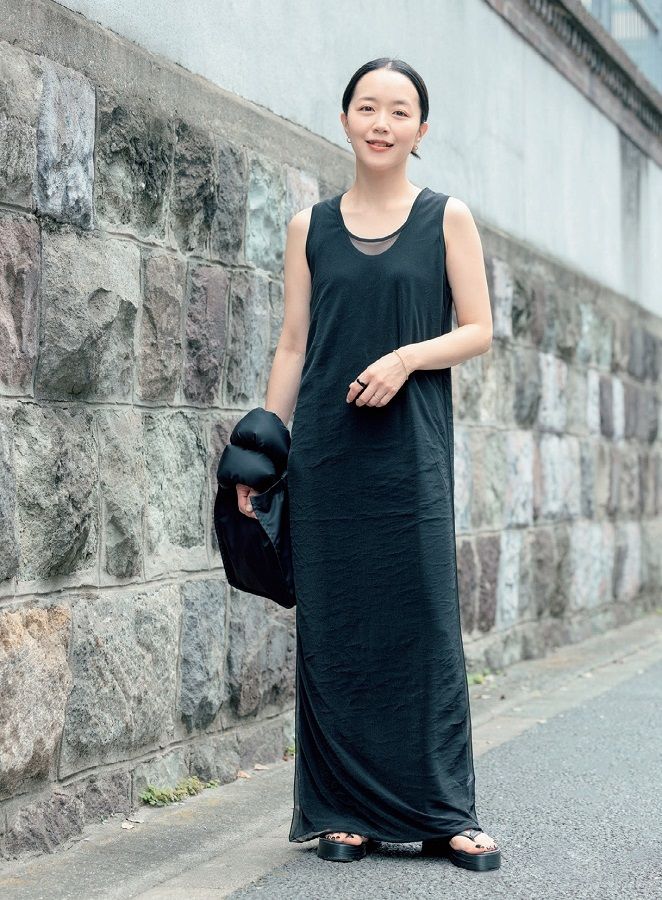 プラージュ定番のリブタンクワンピの着こなし 串田翠さん