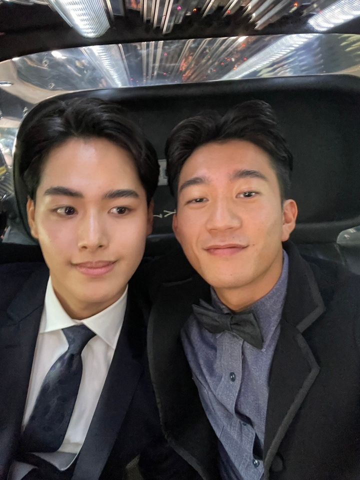 Netflixの恋愛リアリティシリーズ『ボーイフレンド』最終話にて収録されているリムジンの中。シュン（左）とダイ。Photo_ Courtesy of Dai & Shun