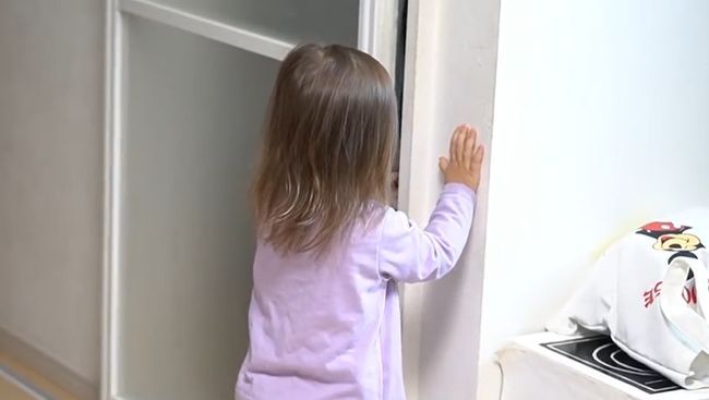 「行っちゃヤダ」お姉ちゃん２人を投稿させたくない２才末っ子がかわいすぎ！