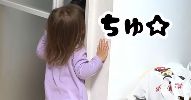「行っちゃヤダ」お姉ちゃん２人を投稿させたくない２才末っ子がかわいすぎ！