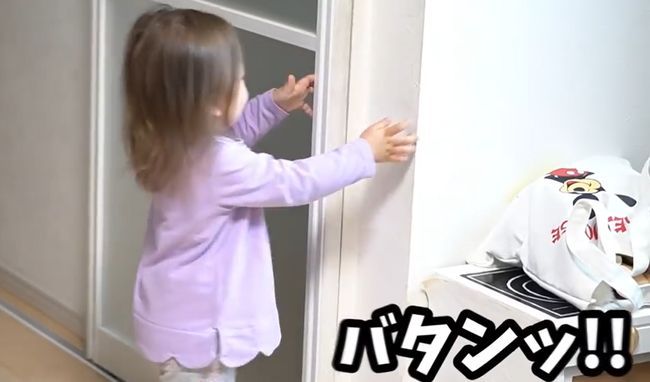 「行っちゃヤダ」お姉ちゃん２人を投稿させたくない２才末っ子がかわいすぎ！