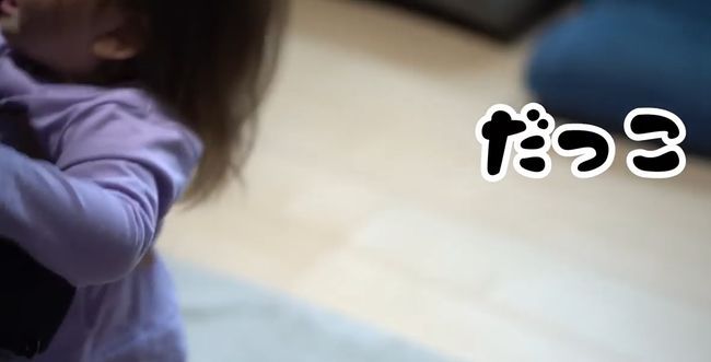 「行っちゃヤダ」お姉ちゃん２人を投稿させたくない２才末っ子がかわいすぎ！