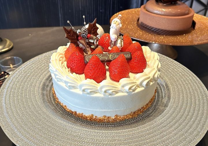 「嘉山農園の苺ショートケーキ」4号直径12cm、高さ5cm 5000円 5号直径15cm、高さ5cm 6000円 