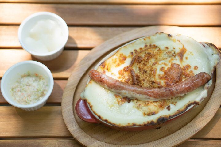 美瑛の大地の恵みを一皿で！森の中のグラタン専門店「VIVA食堂」