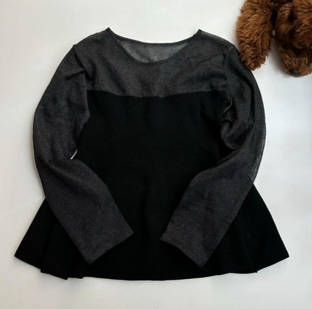 シアーペプラムニット