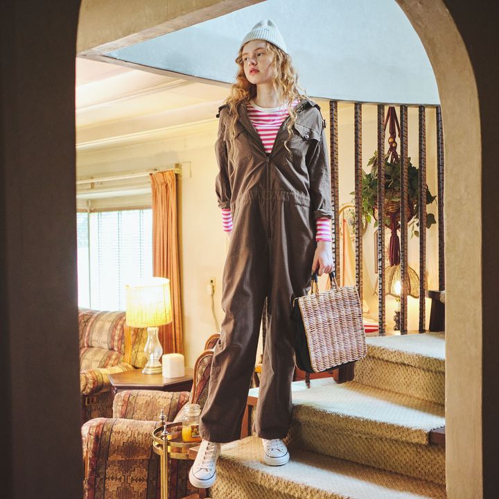 上品な印象のジャンプスーツ、見つけた！赤のボーダーカットソーと晴れやかに着こなして【マイスタンダードブック】