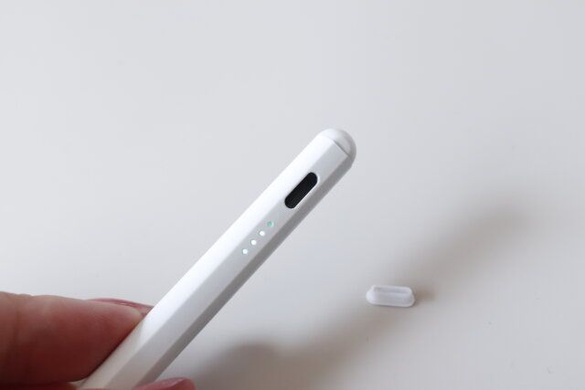 ダイソー 静電容量式充電タッチペン for iPad 充電口