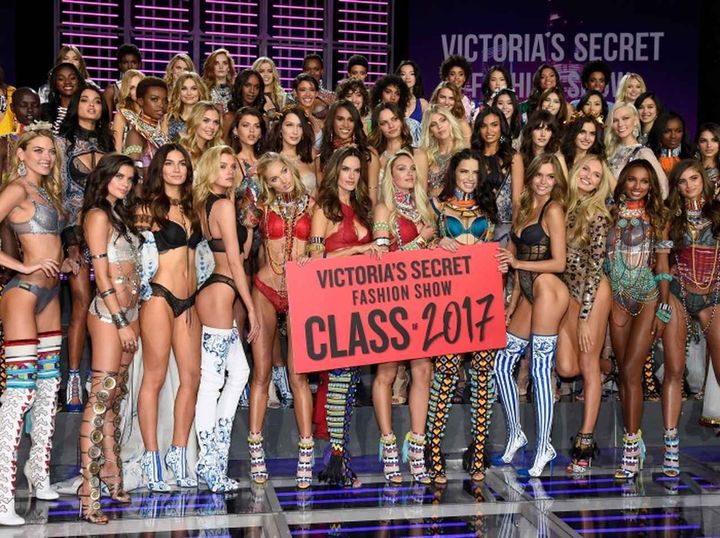 画像1: ヴィクトリアズ・シークレットのショーにシェールが出演