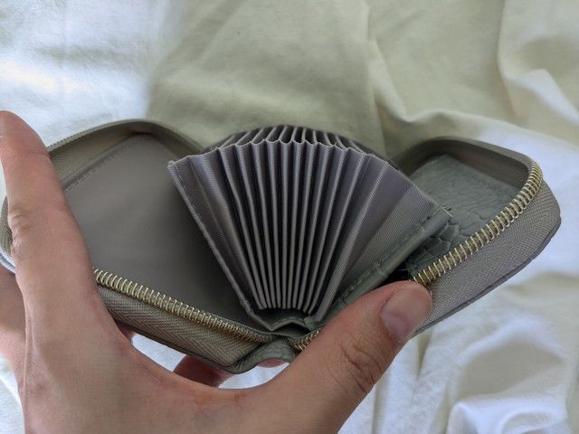 やみつき財布ガバッと開いたところ