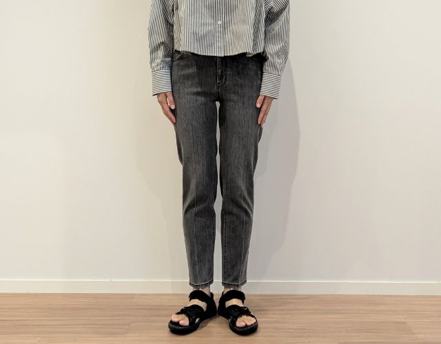 スティックジーンズを着たコーデ