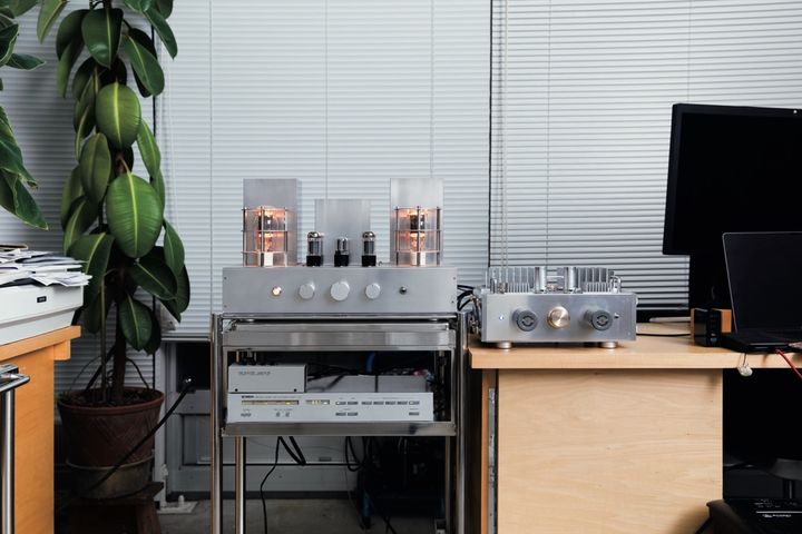 画家・諏訪 敦の人生最高のお買いもの：〈小松音響研究所〉の真空管アンプ