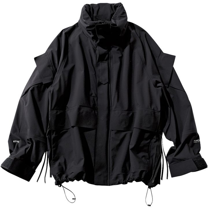 ハイクのナイロンジャケットはベルクロで調整できる袖と裾がアクセント