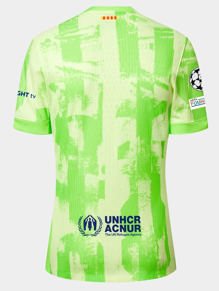 バルセロナ、鮮やかグリーンの新ユニフォームを発表！驚きの「性別記号」で女子サッカーを称えるデザイン