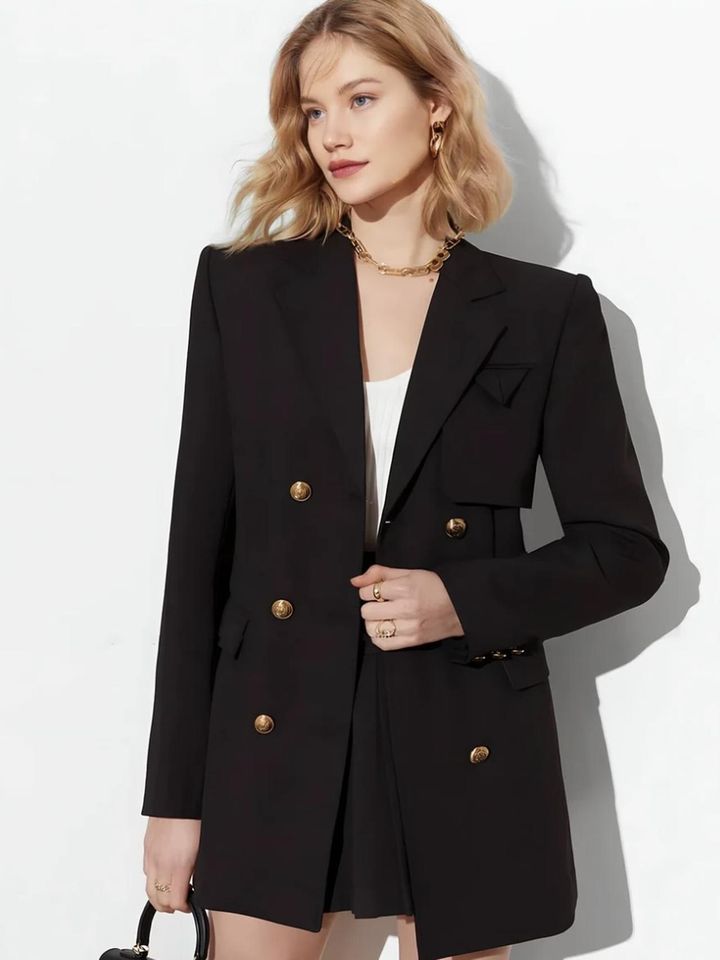 画像: 半袖オーバージャケット＆ショートパンツ ¥38,500 n-frame.online