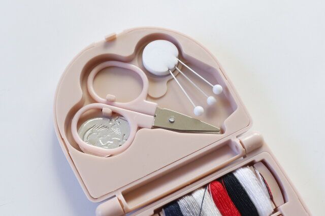 ダイソー 携帯ソーイングセット ハサミ 糸通し マチ針