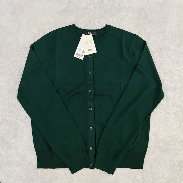 UNIQLOのメリノクルーネックカーディガン1