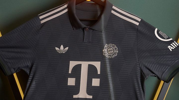 祝・ビール祭り！バイエルンが恒例「オクトーバーフェスト」限定ユニフォーム発表 特別エンブレムが初登場