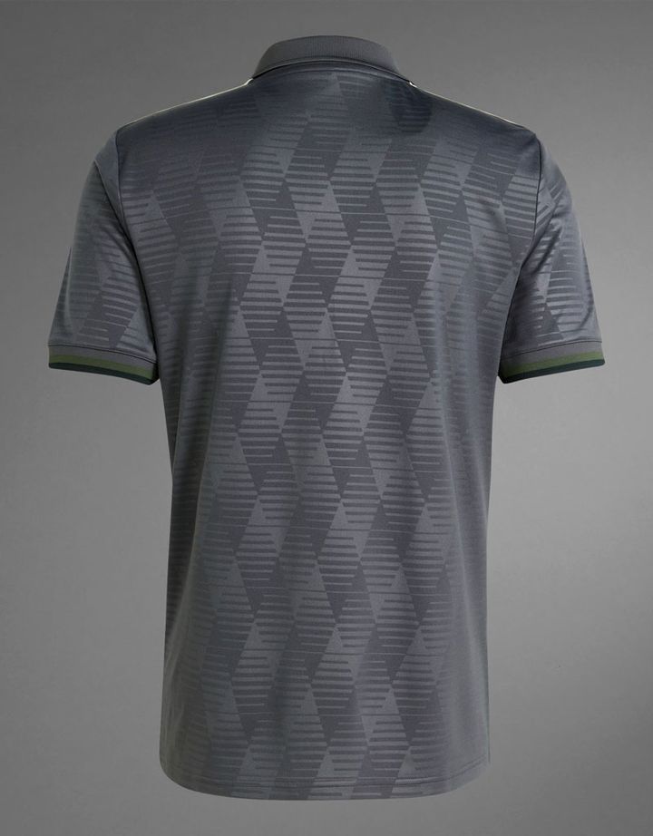 祝・ビール祭り！バイエルンが恒例「オクトーバーフェスト」限定ユニフォーム発表 特別エンブレムが初登場