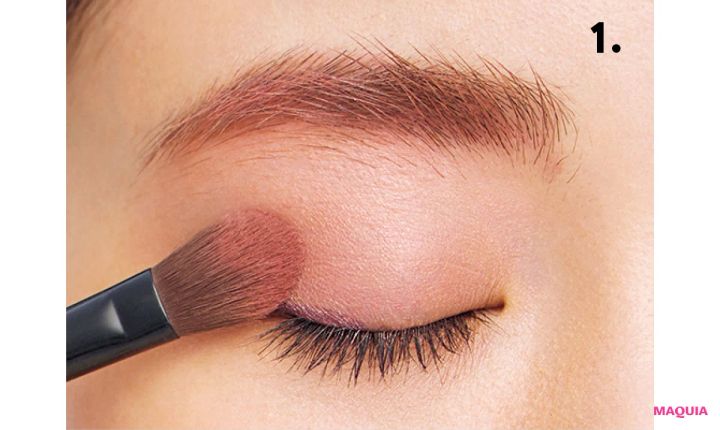 パープルメイク、縦入れボトムチークも。秋のメイクトレンドに泉 里香さんが挑戦_8