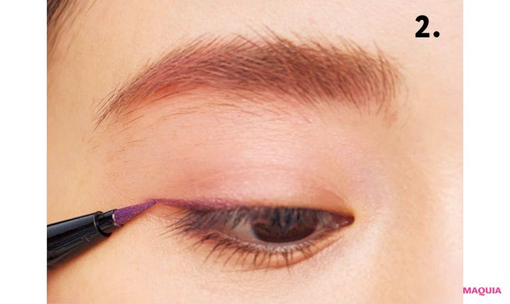 パープルメイク、縦入れボトムチークも。秋のメイクトレンドに泉 里香さんが挑戦_9