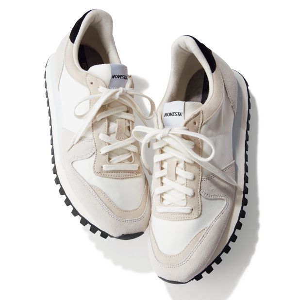 NOVESTAのスニーカー