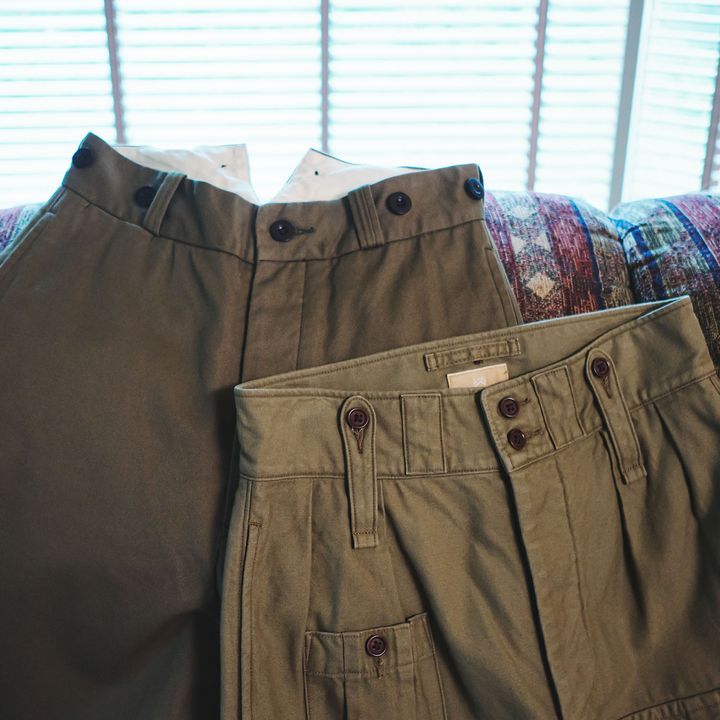 フリルブラウスを合わせてさっぱり甘めに着たい、カーキのワーク系パンツ2本。【マイスタンダードブック】