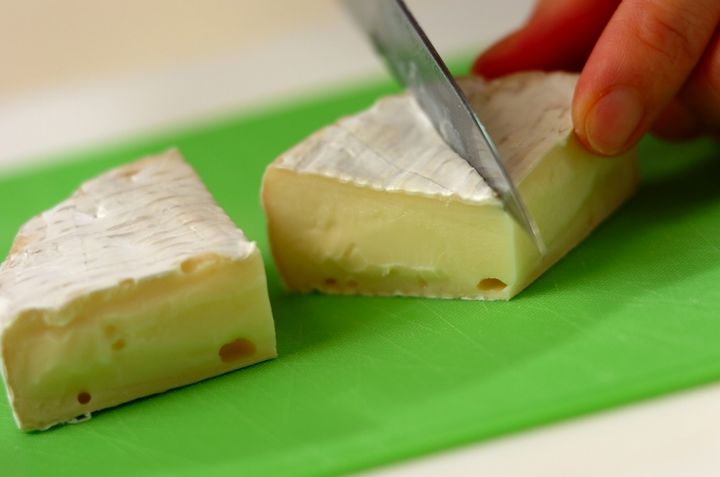 カマンベールと生ハムのピンチョスの作り方1